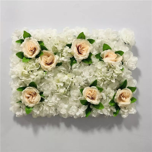 Mur végétal de fleurs blanches et roses orangés