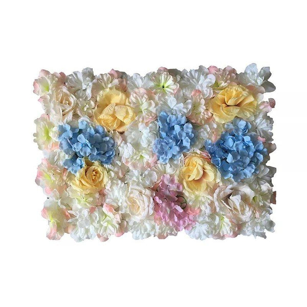 Mur végétal de fleurs roses blanches et bleues avec des perles