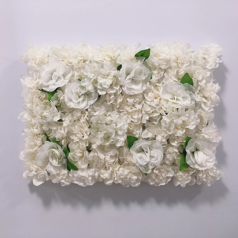 Mur végétal de fleurs roses blanches et feuilles vertes