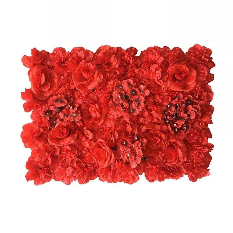 Mur végétal de fleurs roses rouges